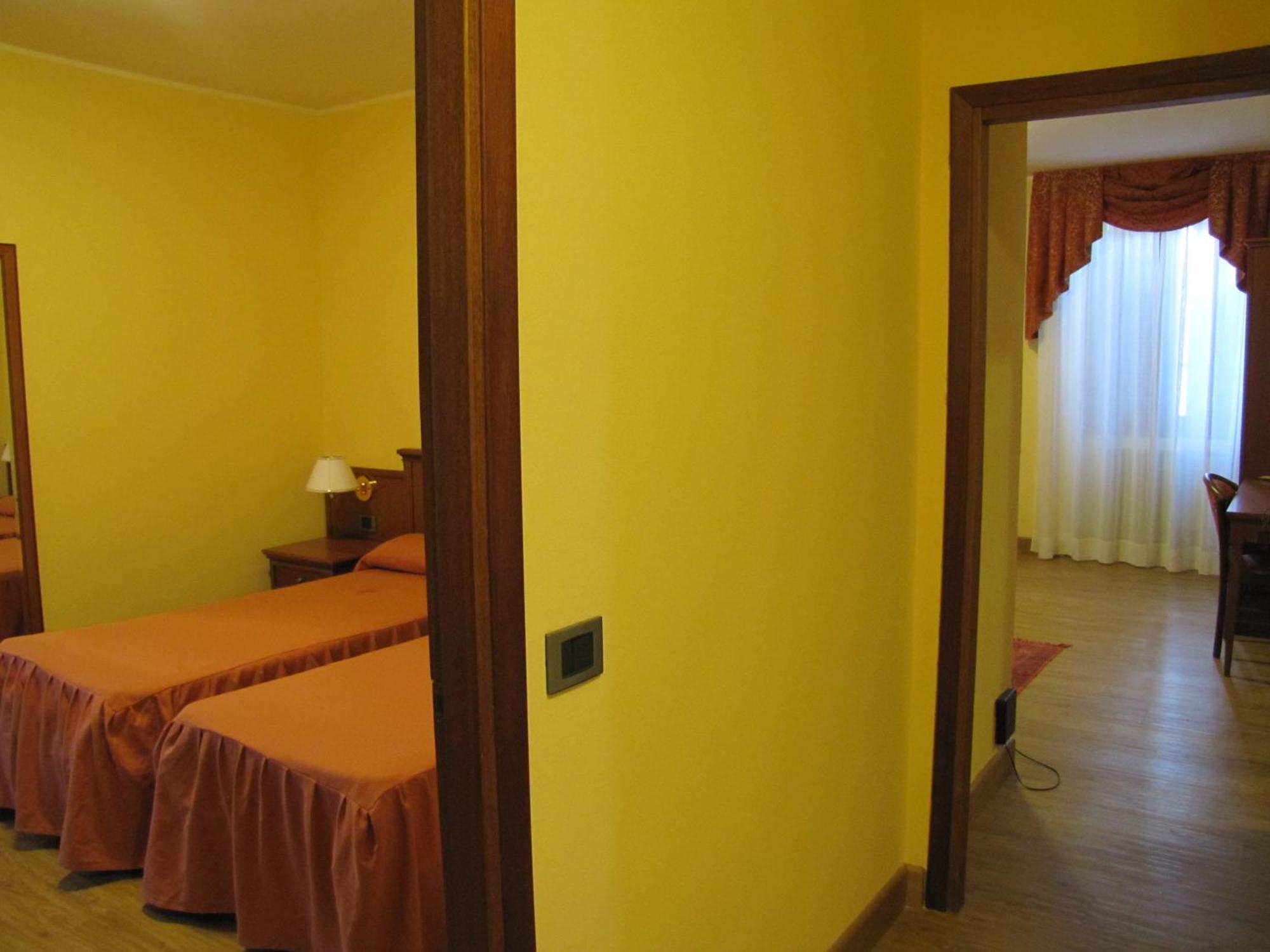 Hotel Ristorante Combolo Тельо Екстериор снимка