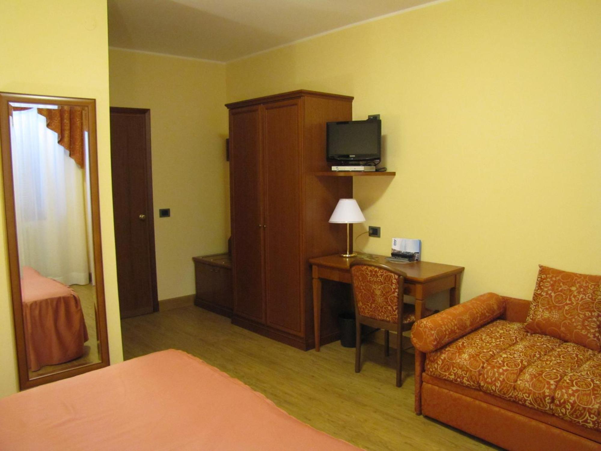 Hotel Ristorante Combolo Тельо Екстериор снимка